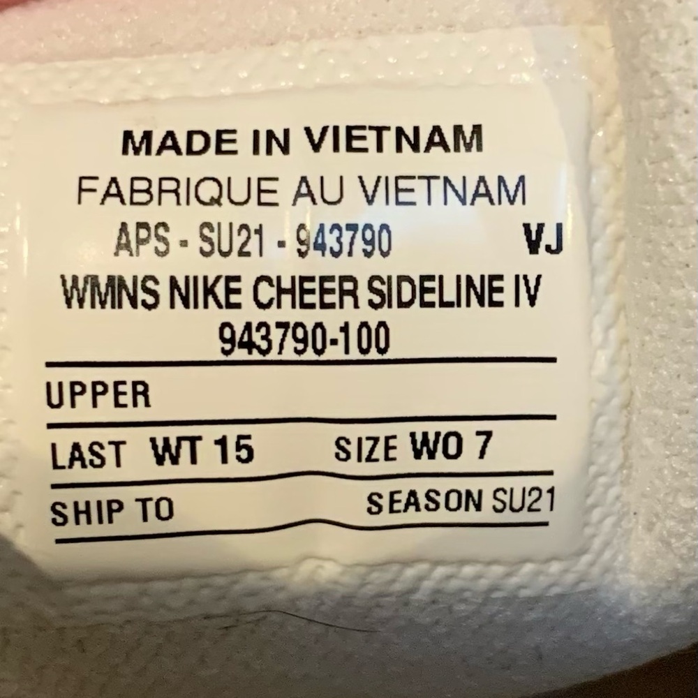 Women’s Nike Cheer Sideline IV White Shoes - Picture 13 of 13